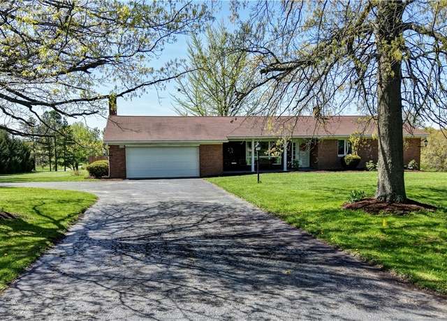 Property at 12336 Elton St SW, Navarre, OH 44662, 4 beds, 2.5 baths