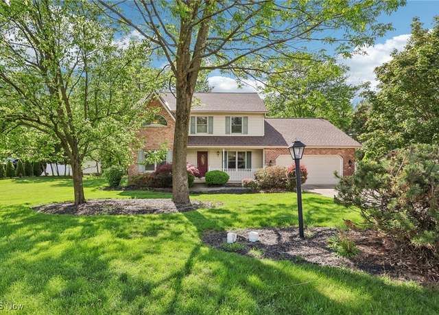 Property at 10976 Huntington Close, North Royalton, OH 44133, 3 beds, 2.5 baths