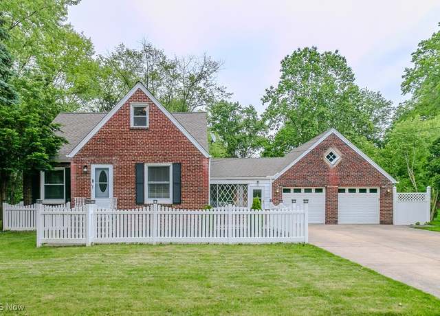 Property at 6363 Bonroi Dr, Seven Hills, OH 44131, 4 beds, 1.5 baths