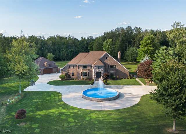 Property at 3420 Candywood Dr, Poland, OH 44514, 5 beds, 3.5 baths