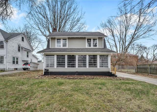 Property at 829 Crestview Ave, Akron, OH 44320, 3 beds, 1.5 baths
