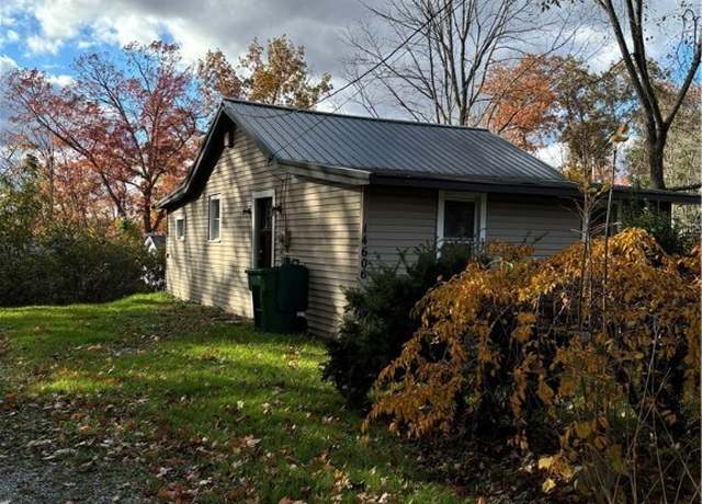 Property at 14606 Castlewood Dr, Newbury, OH 44065, 2 beds, 1 bath