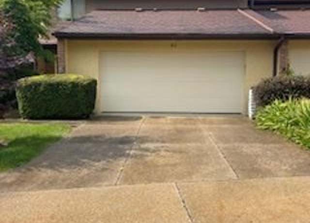 Property at 82 Silver Valley Blvd, Munroe Falls, OH 44262, 2 beds, 1.5 baths