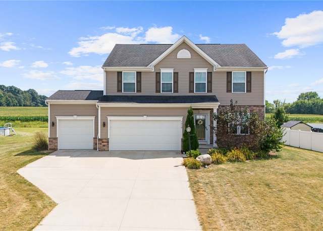 Property at 7216 Crusader St SW, Perry Twp, OH 44646, 3 beds, 3.5 baths