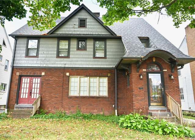 Property at 30 Pinehurst Ave, Youngstown, OH 44512, 5 beds, 1.5 baths