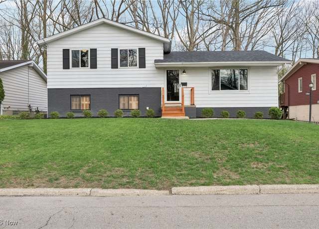 Property at 1725 Karg Dr, Akron, OH 44313, 3 beds, 1.5 baths
