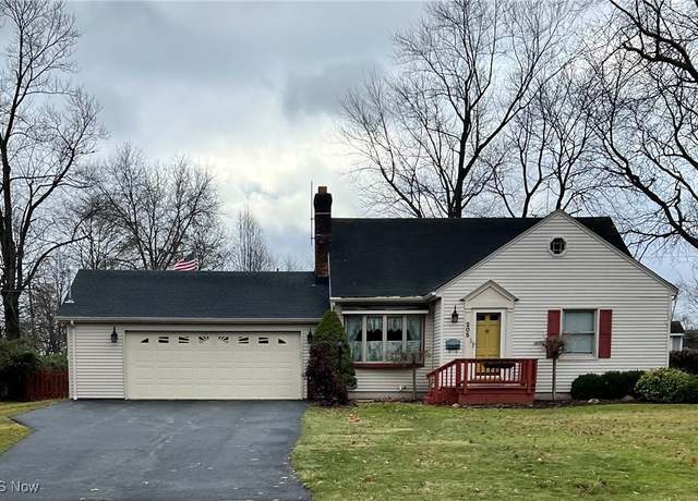 Property at 205 Fairground Blvd, Canfield, OH 44406, 3 beds, 2 baths