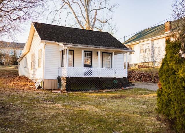 Property at 713 Hillcrest St, Parkersburg, WV 26101, 2 beds, 1 bath