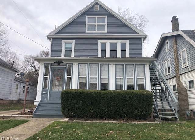 Property at 695 S Court St, Medina, OH 44256, 4 beds, 2 baths