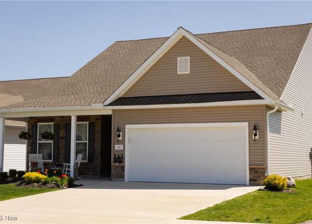 Property at 601 Cedar Crest Dr, Elyria, OH 44035, 2 beds, 2 baths