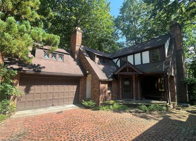 Property at 16232 Oakhill Rd, East Cleveland, OH 44112, 3 beds, 2.5 baths