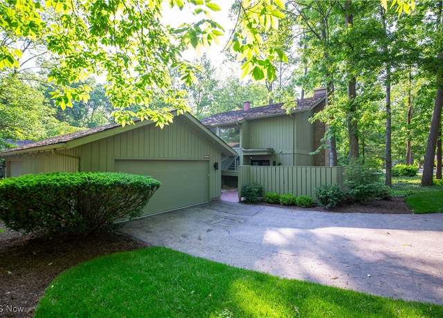 Property at 618-6 Russet Woods Ct, Aurora, OH 44202, 3 beds, 2.5 baths