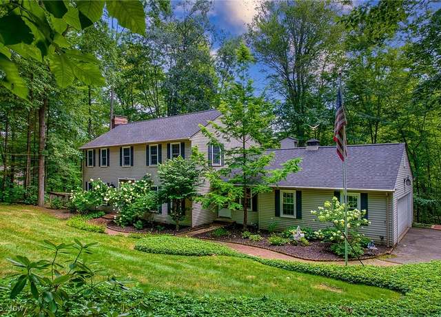 Property at 756 Treecrest Dr, Akron, OH 44333, 4 beds, 2.5 baths