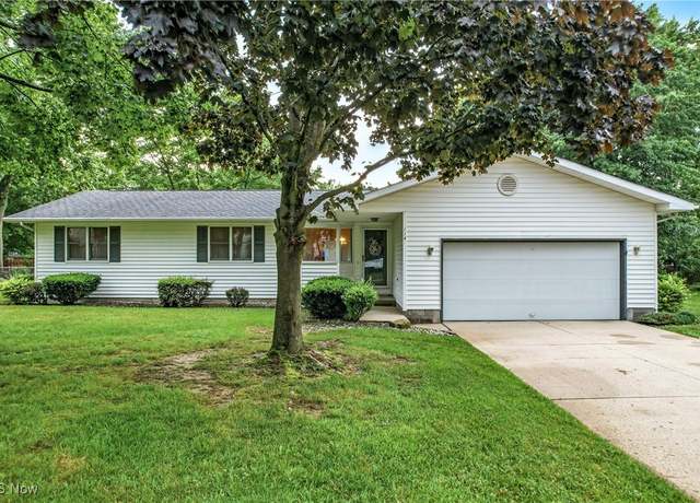 Property at 114 Corrin Cir, Cortland, OH 44410, 3 beds, 2 baths