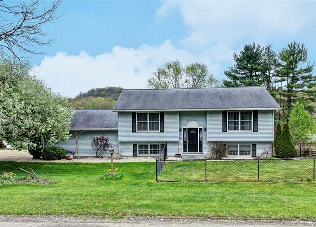Property at 87410 Reed Rd, Uhrichsville, OH 44683, 4 beds, 2.5 baths