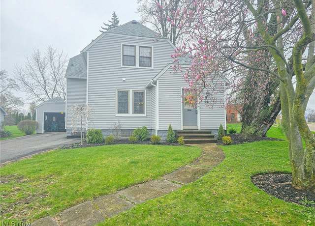 Property at 196 S Madison Ave, Salem, OH 44460, 3 beds, 2.5 baths