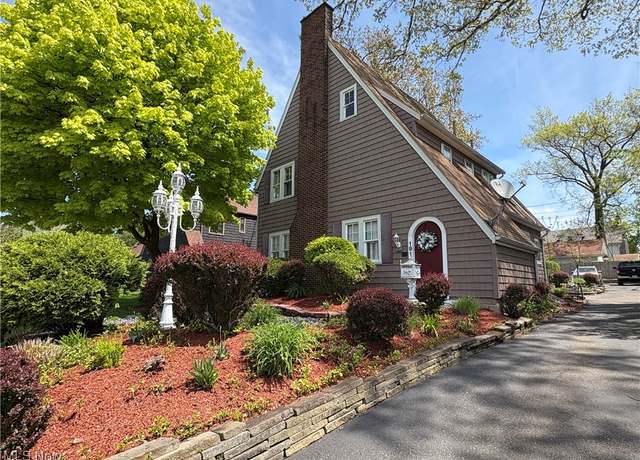 Property at 1916 Frazer Ave NW, Canton, OH 44709, 5 beds, 2.5 baths
