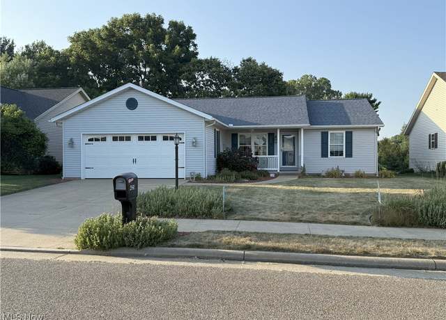 Property at 425 Hickory Dr SE, New Philadelphia, OH 44663, 3 beds, 2 baths