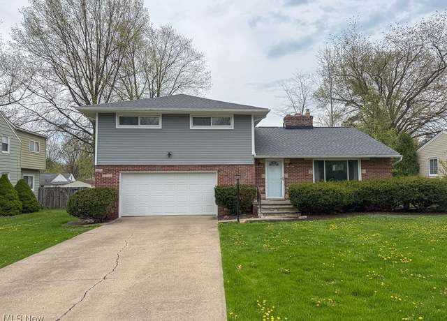Property at 295 Pembroke Rd, Fairlawn, OH 44333, 3 beds, 1.5 baths