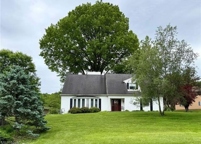 Property at 1691 Knob Hill Dr, Coshocton, OH 43812, 4 beds, 2 baths
