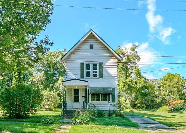 Property at 1325 W 4th St, Ashtabula, OH 44004, 3 beds, 1.5 baths