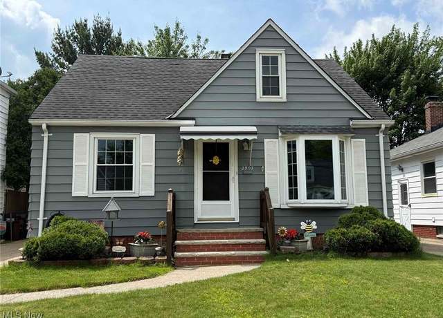 Property at 2907 Liggett Dr, Parma, OH 44134, 3 beds, 2 baths