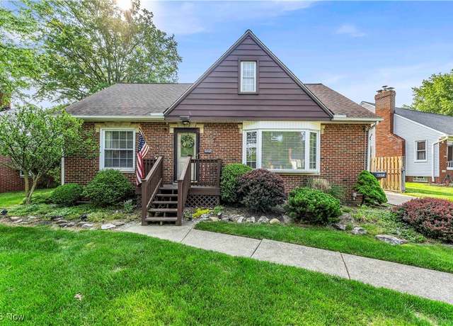 Property at 6073 Edgebrook Blvd, Parma Heights, OH 44130, 3 beds, 2 baths