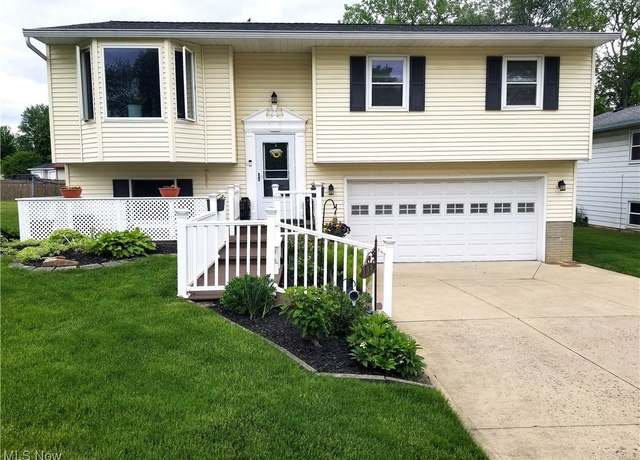 Property at 109 Meadowfield Ct, Elyria, OH 44035, 3 beds, 1.5 baths