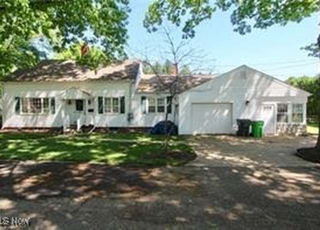 Property at 605 Bond St, Dover, OH 44622, 3 beds, 2 baths