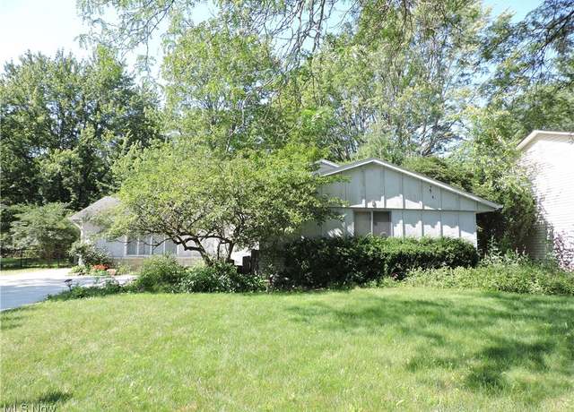 Property at 26352 Kingswood Dr, Olmsted Twp, OH 44138, 4 beds, 1.5 baths