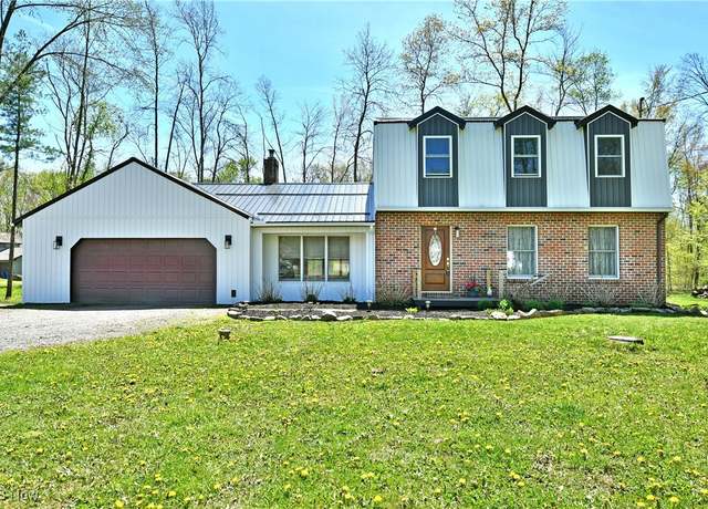 Property at 372 Center St E, Warren, OH 44481, 3 beds, 2.5 baths