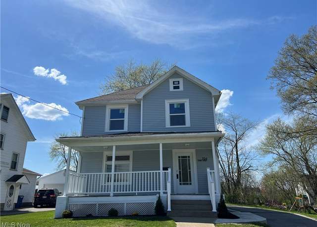 Property at 764 Jones St, Hubbard, OH 44425, 3 beds, 2 baths