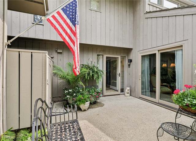 Property at 550-14 Willow Cir, Aurora, OH 44202, 3 beds, 3 baths
