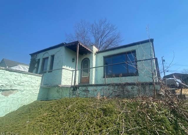 Property at 2500 New York Ave, Parkersburg, WV 26101, 3 beds, 1 bath