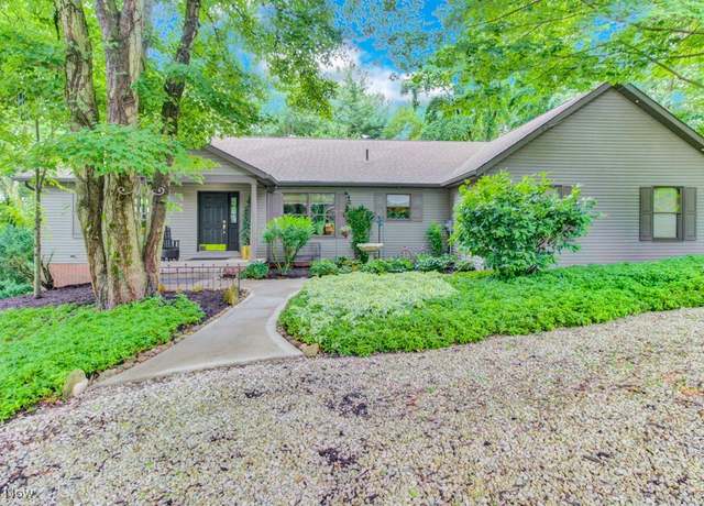 Property at 38 Choctaw Trl, Malvern, OH 44644, 3 beds, 3 baths
