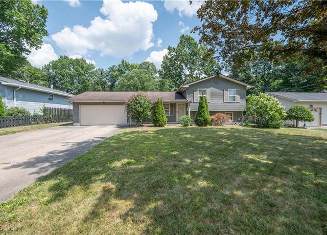 Property at 2211 Penny Ln, Austintown, OH 44515, 3 beds, 1.5 baths