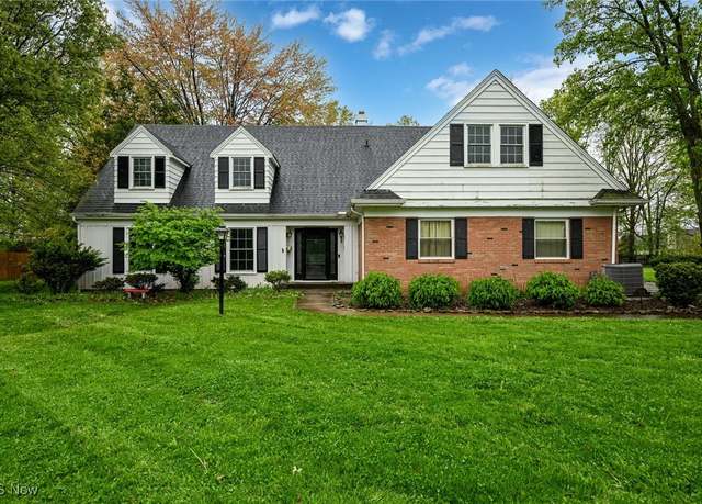 Property at 5233 S Park Dr, Lorain, OH 44053, 4 beds, 3.5 baths