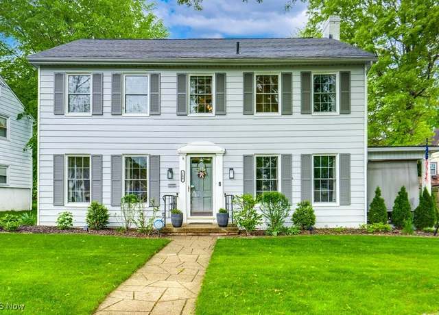 Property at 100 Westover Dr, Akron, OH 44313, 3 beds, 2.5 baths