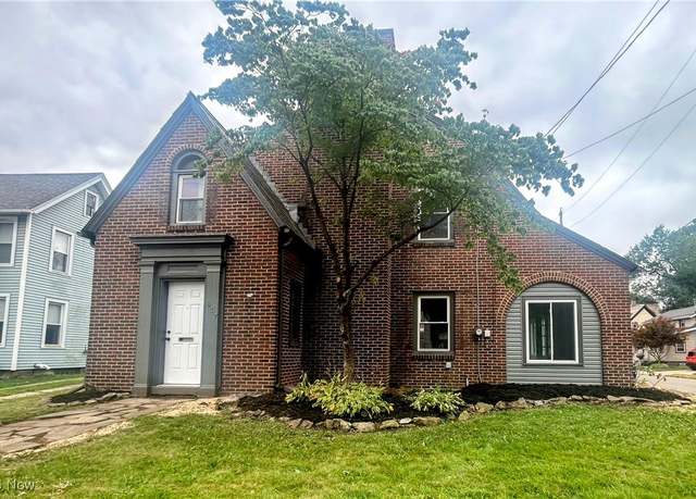 Property at 817 1st St NE, Massillon, OH 44646, 3 beds, 1.5 baths