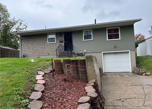 Property at 2141 Mayflower Ave NW, Massillon, OH 44647, 3 beds, 1.5 baths