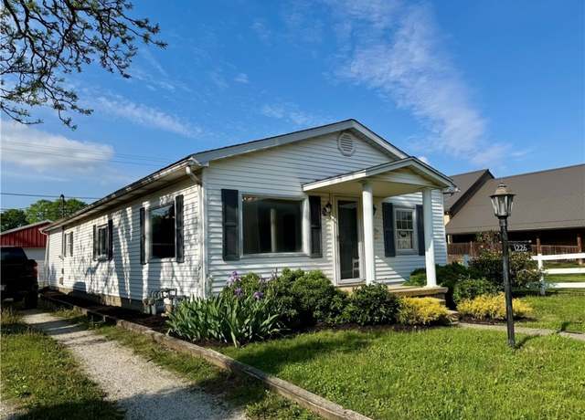 Property at 1226 E Main St, Coshocton, OH 43812, 3 beds, 1 bath