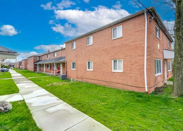 Property at 23856 Banbury Cir #5, Warrensville Heights, OH 44128, 2 beds, 1.5 baths