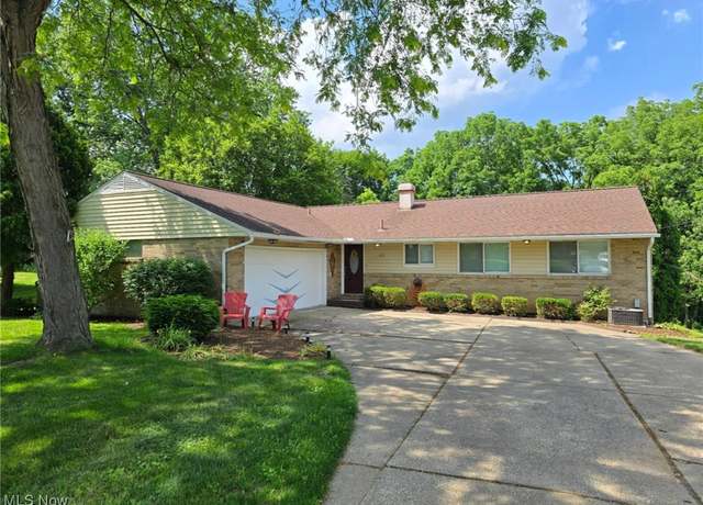 Property at 621 Brookpark Dr, Cuyahoga Falls, OH 44223, 4 beds, 2.5 baths