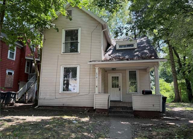Property at 678 Upson St, Akron, OH 44305, 3 beds, 1 bath