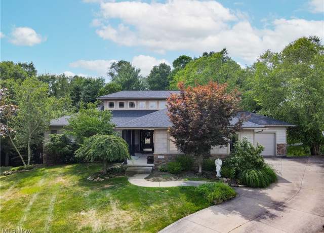 Property at 3128 Bay Meadows Cir, Stow, OH 44224, 4 beds, 3.5 baths