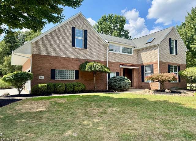 Property at 5017 Nobles Pond Dr NW, Canton, OH 44718, 4 beds, 3 baths