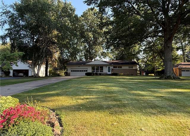 Property at 1246 High View Dr, Wadsworth, OH 44281, 4 beds, 2 baths