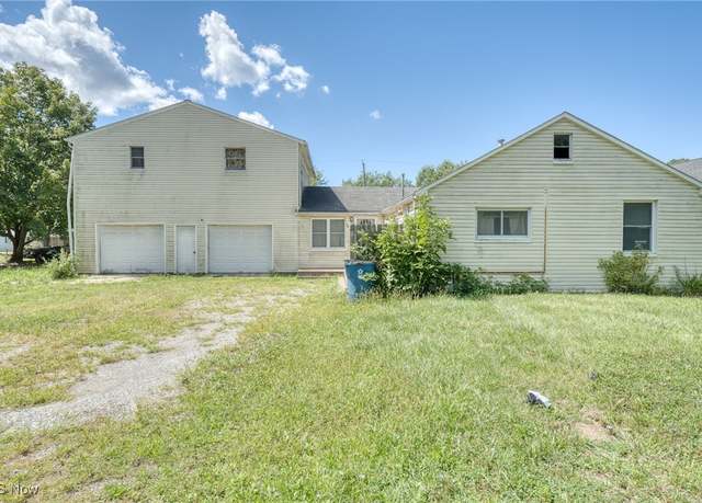 Property at 4346 Pearl Ave, Lorain, OH 44055, 3 beds, 2 baths