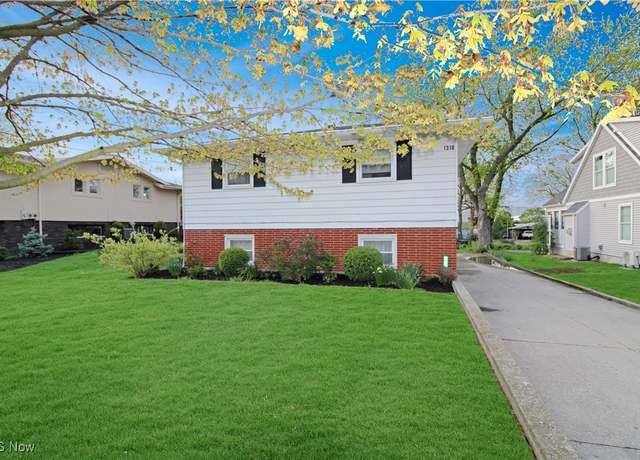 Property at 1318 E 4th St, Marblehead, OH 43440, 5 beds, 2 baths