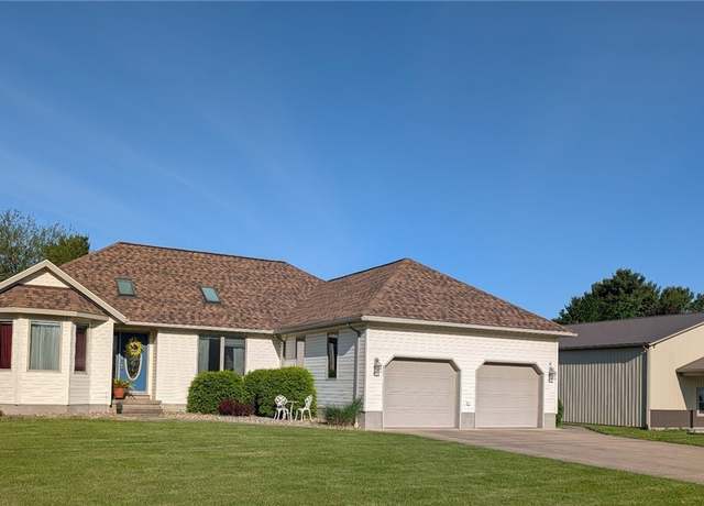 Property at 24 Senior Dr, Greenwich, OH 44837, 3 beds, 2 baths